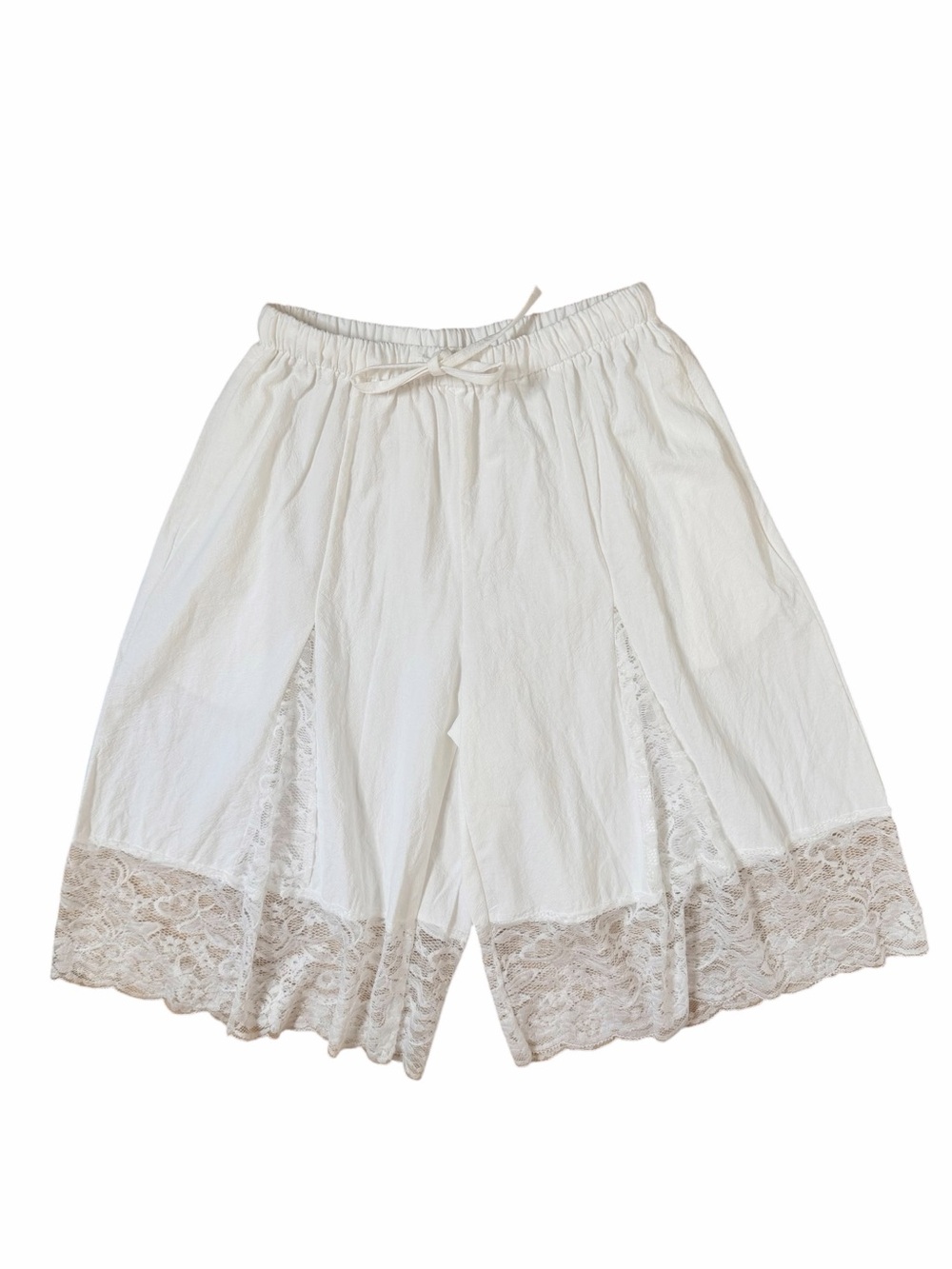 VINTAGE Lace & Cotton Shorts with Pockets . - Picture 2 of 8